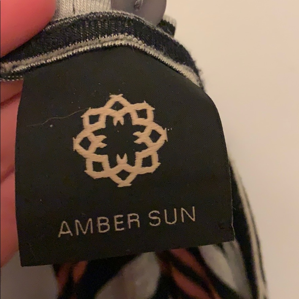 An amber sun blouse - Picture 2 of 3